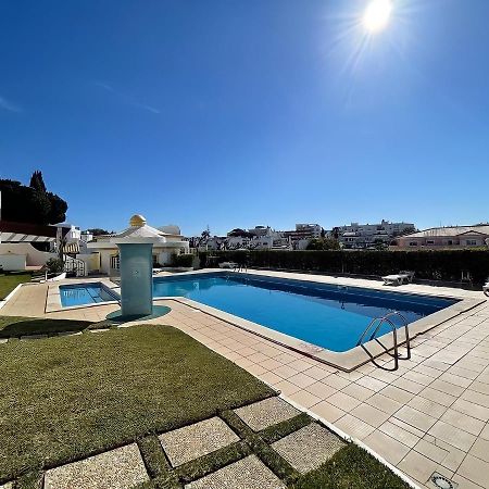 Relaxing 2 Bedroom House 5 Minutes Away From Vilamoura Marina Quarteira Bagian luar foto