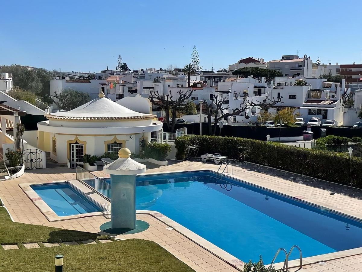 Relaxing 2 Bedroom House 5 Minutes Away From Vilamoura Marina Quarteira Bagian luar foto